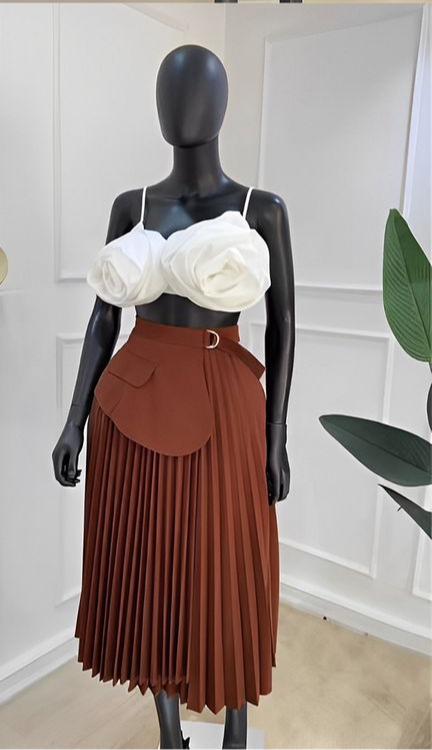 High waist Pleated Midi skirt.