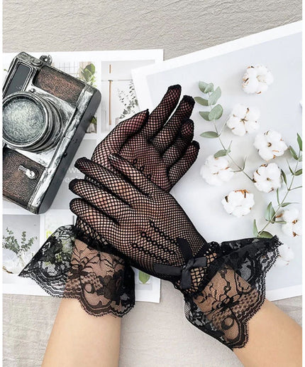 Elegant Lace Trim Gloves